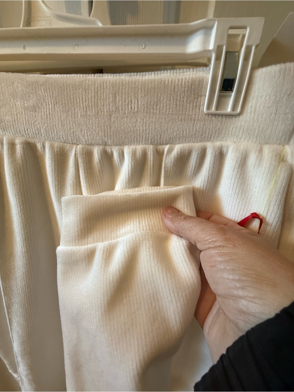 Women's Velour Ribbed High Rise Jogger
Sweatpants - All In Motion Cream
M - Picture 9 of 13